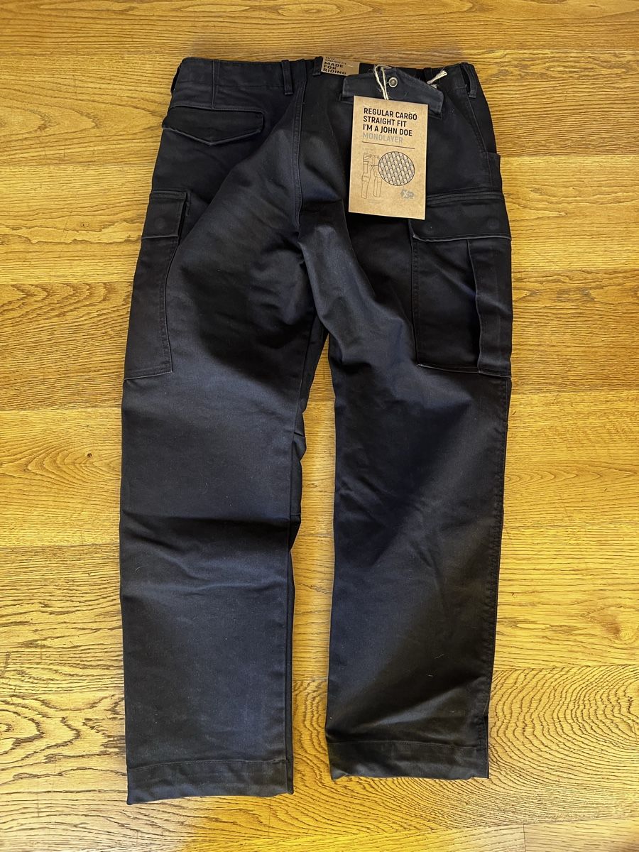 John Doe Hosen: John Doe Regular Cargo Mono, Jeans AAA Zertif. 33/32 – Neu und originalverpackt aus Hildisrieden von Chool