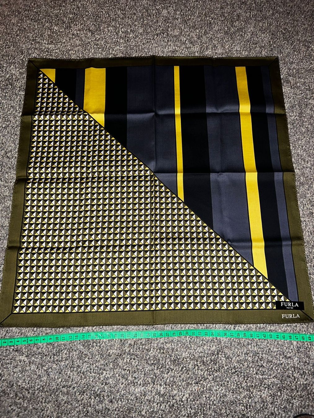 Furla Foulards, Tücher & Schals: Furla Tuch 50x50 Geometric Design – Neu (gemäss Beschreibung) aus Winterthur von Dejv 2