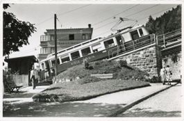Leysin-Vermont  VD  -  Train éléctr. Aigle - Leysin  en 1954