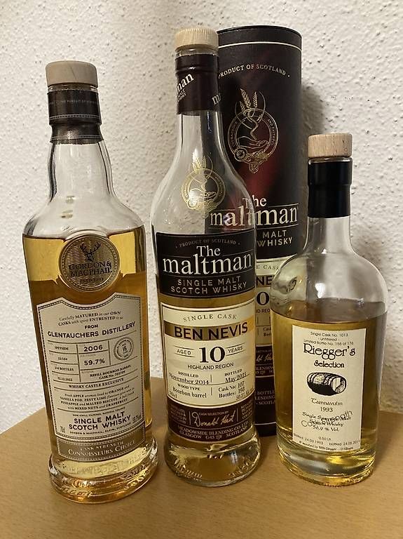 Bevande alcoliche: Drei angebrochene Whisky Flaschen – Usato da Adliswil venduto da Voeghi
