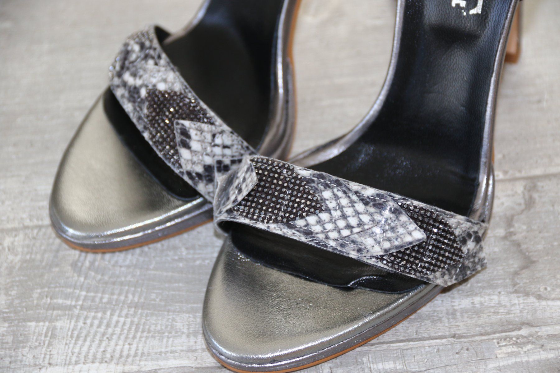 Scarpe da donna: Wunderschöne Sommerschuhe Gr.38  NEU – Nuovo (secondo la descrizione) da Oberwil-Lieli venduto da Svetlana28 2