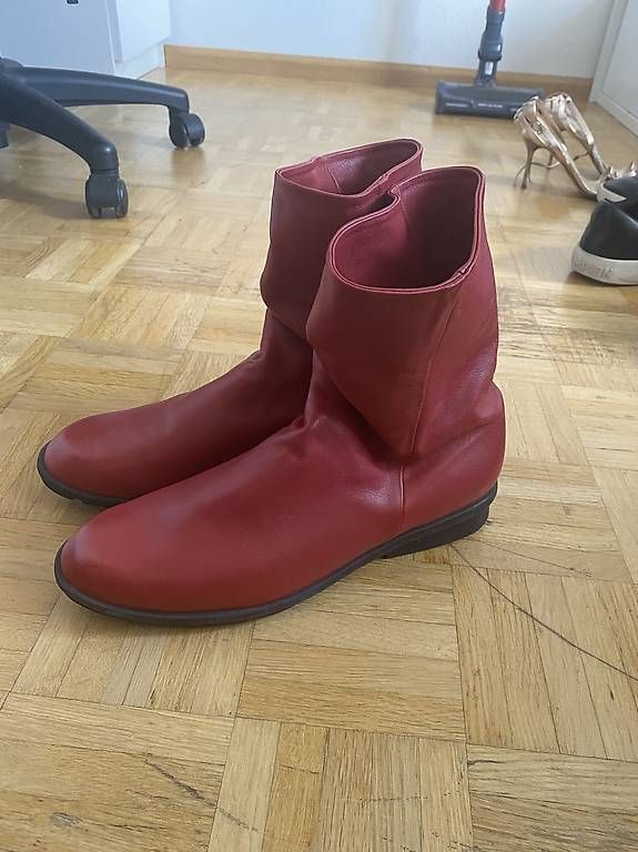 Damenschuhe: Rote Lederstiefelletten – Gebraucht aus Laufen von Looc_