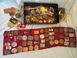 Grosse Sammlung Abzeichen Medaillen Schweizer Motive