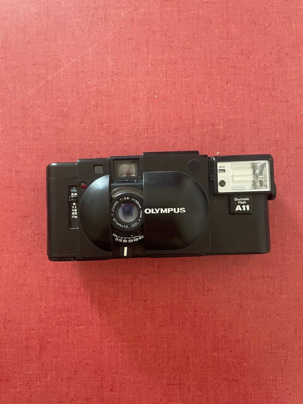 Olympus Kamera: Olympus XA, mit A11 Blitz – Gebraucht aus Basel von Basil.Schubert