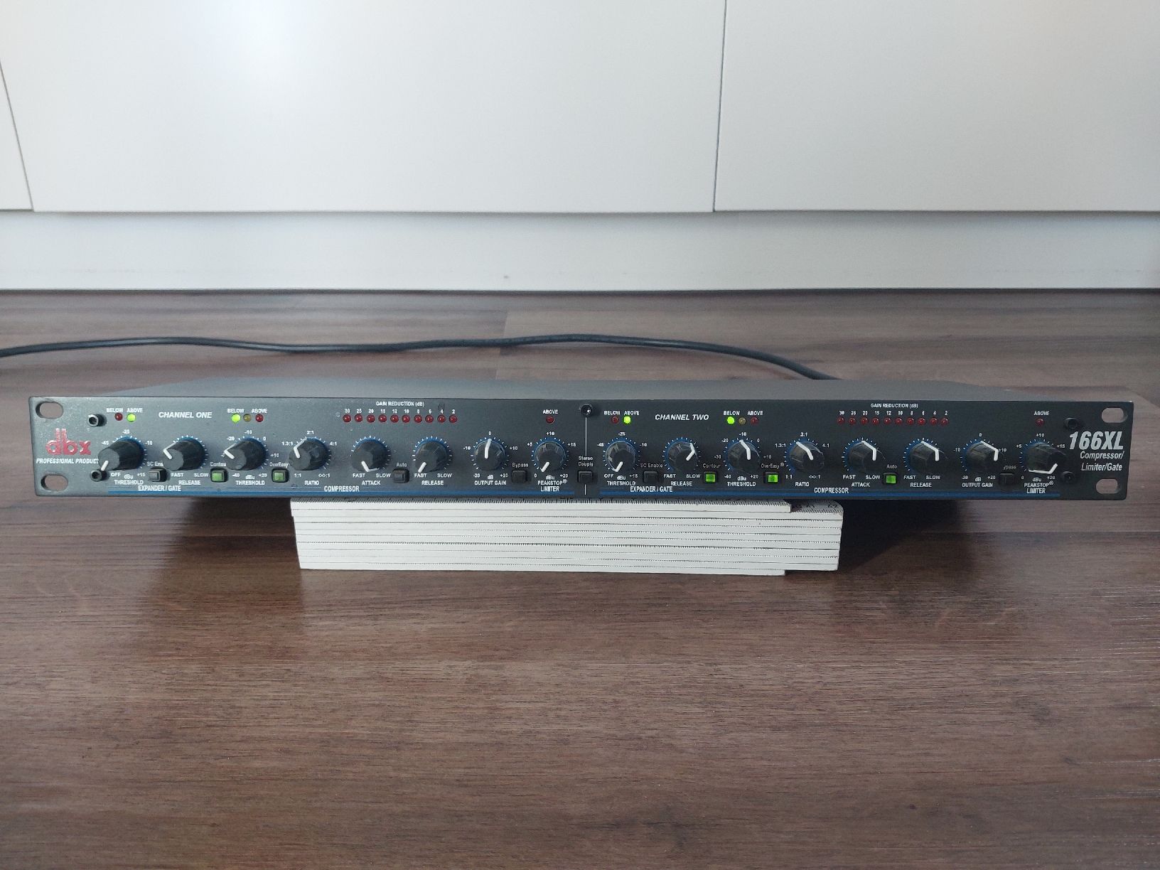 Dbx Equalizzatori: DBX 166XL Kompressor/Gate 2 Kanal Compressor / Limiter – Usato da Eglisau venduto da HB9ELV