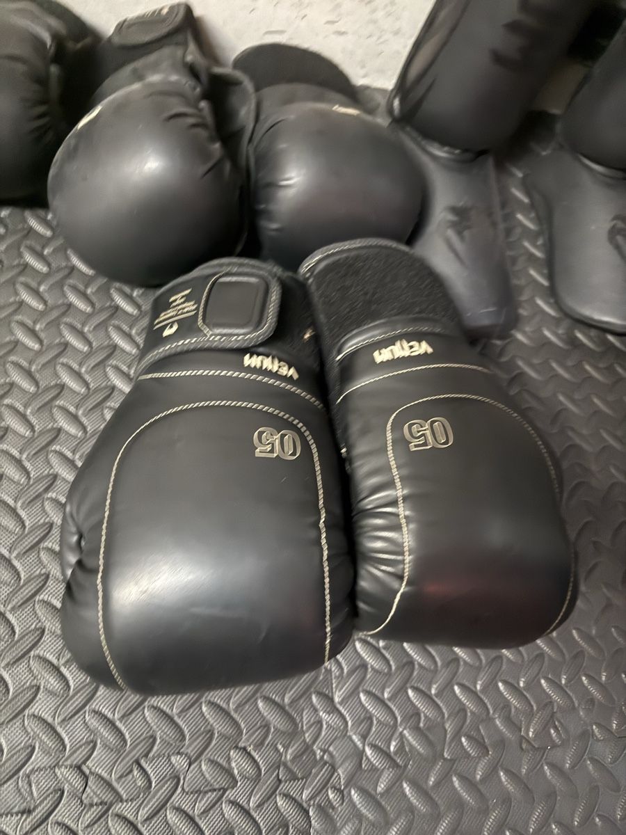 Altri accessori da uomo: Venum Boxing 14oz – Usato da Oberglatt ZH venduto da Toronto94