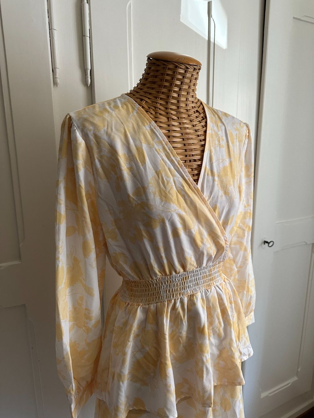 Shein Vestiti: SHEIN - Kleid gelb-weiss gemustert S – Usato da Zürich venduto da Diazaio 1