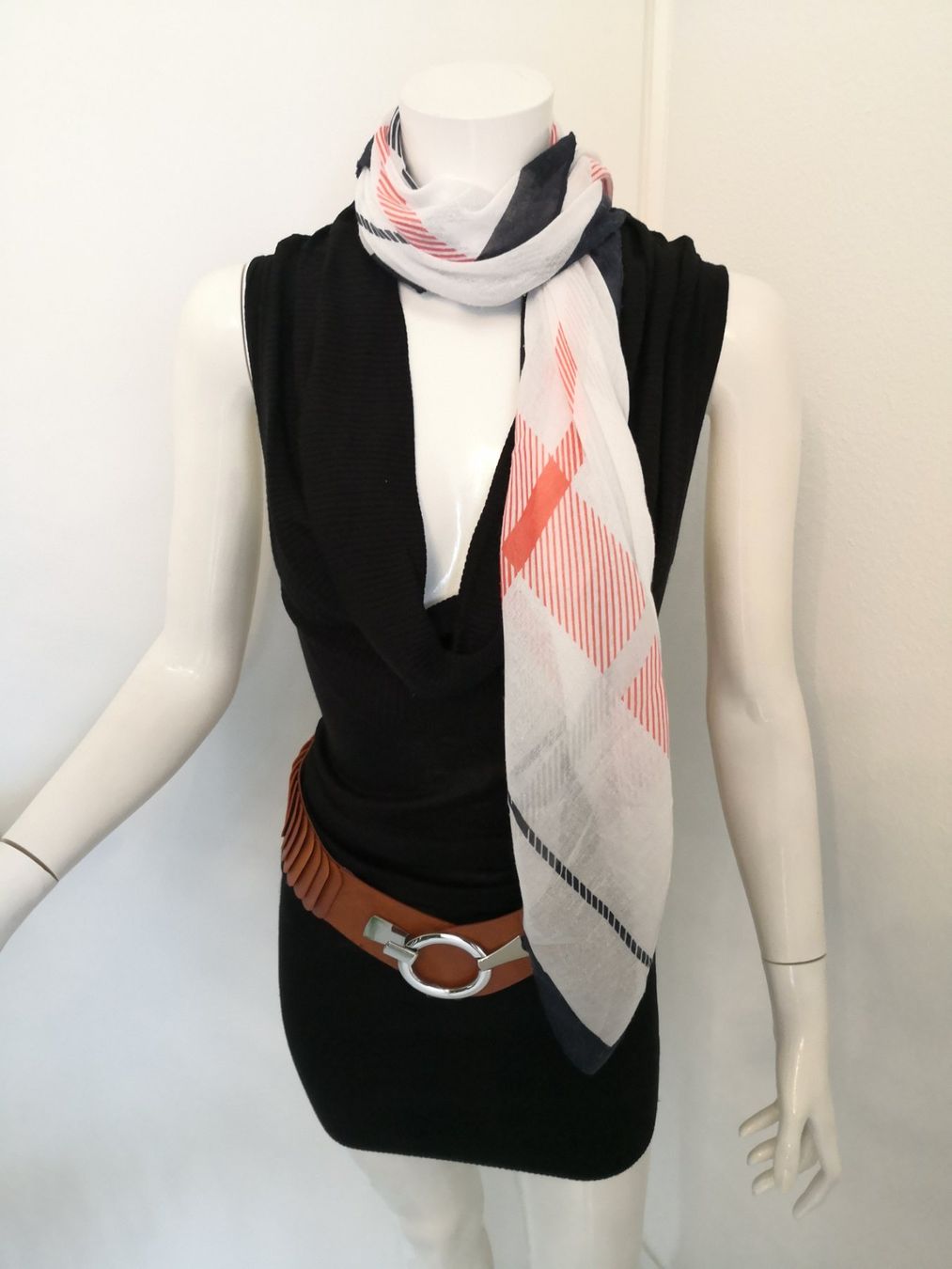 Opus Foulards, Tücher & Schals: 🤩OPUS SCHAL WEISS MIT MUSTER – Gebraucht aus Olten von Naja-Twins-Twins