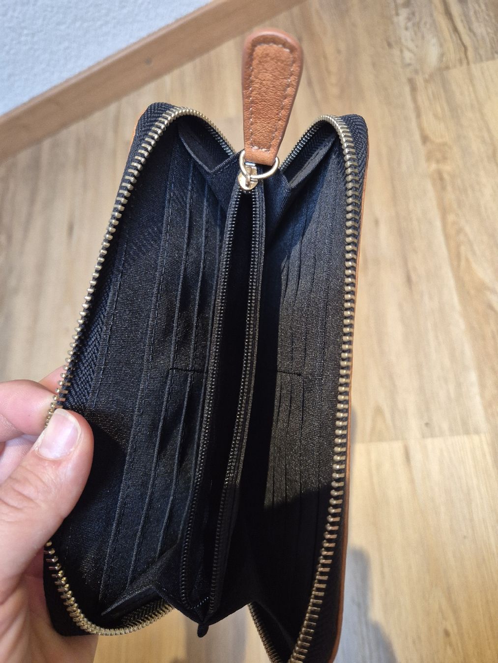 Brieftaschen: Geldbörse braun mit Kette – Gebraucht aus St. Gallen von ali_tms5 1
