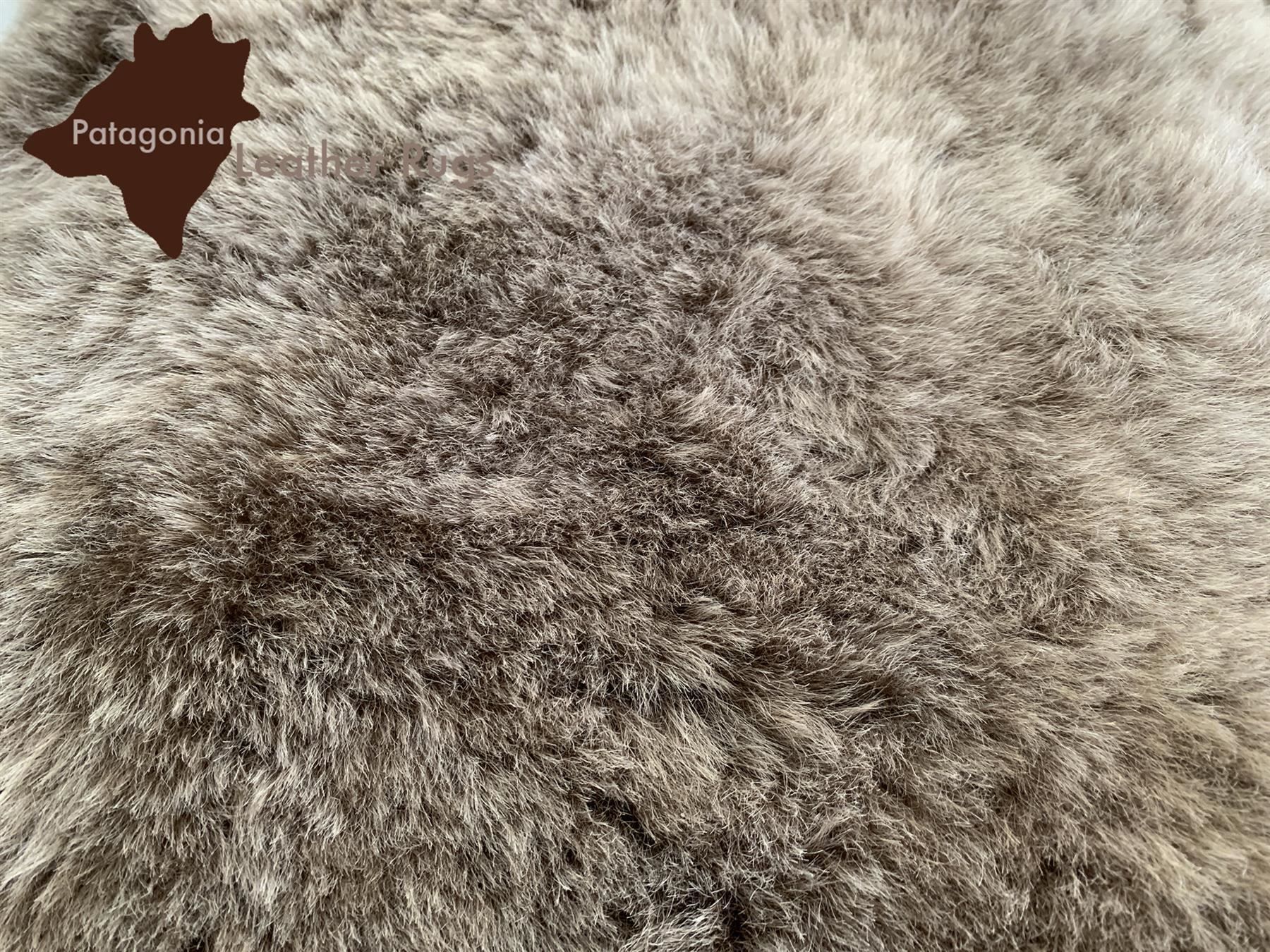 Sgabelli: Lammfell Hocker Taupe – Nuovo e nell'imballaggio originale da Arbedo venduto da patagonialeatherrugs 4
