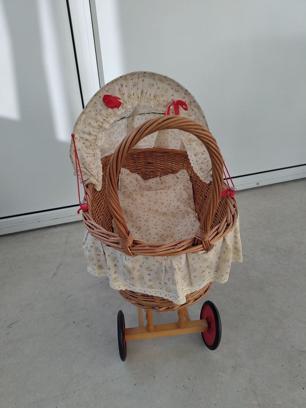 Carrozzine per bambole: Puppenwagen Antik – Usato da Fällanden venduto da jud_lh5c 5