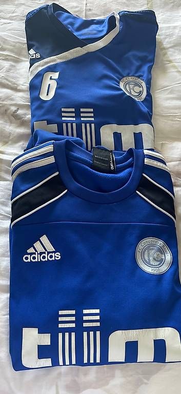 Adidas Lotti di vestiti: Fusballkleider Set mit Shirts, Shorts, Pullover etc. – Usato da Birmensdorf ZH venduto da ani_8lcd 1