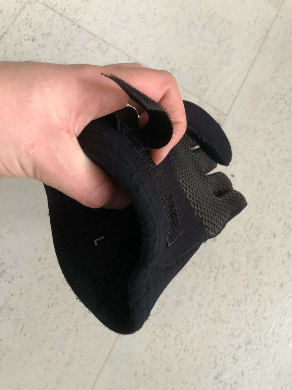 Sonstige Accessoires für Herren: Neoprenhandschuhe Grösse L – Gebraucht aus Schwyz von lea_haefliger 3