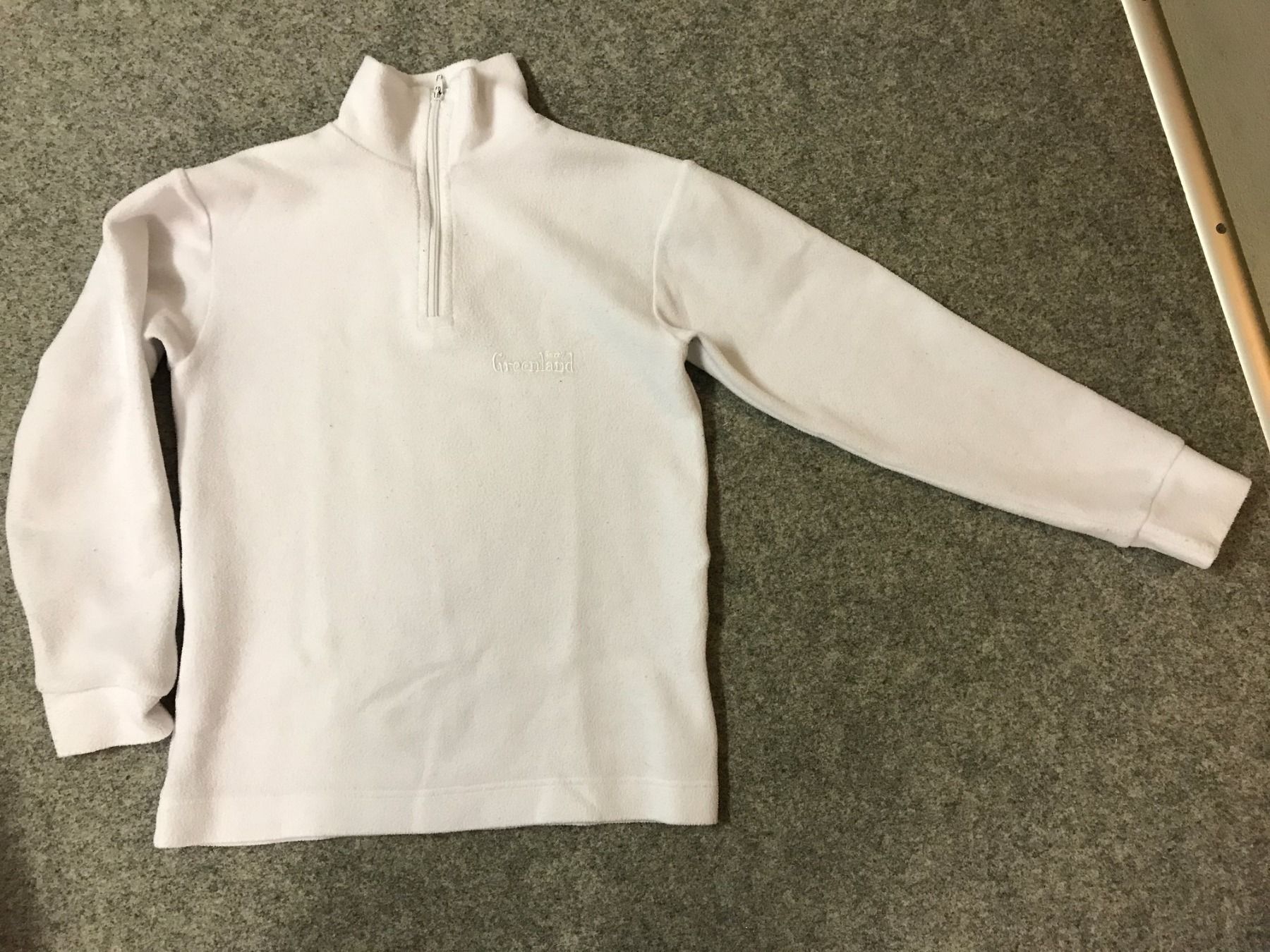 Pullover & Sweatshirts: Weisser Faserpelz Kinder Gr.140 – Gebraucht aus Guntershausen von Gloominati