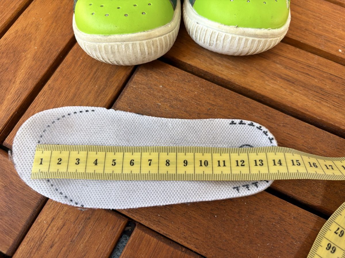 Scarpe per ragazzi: Schuhe Barbapapa Gr. 22 – Usato da Oberhofen am Thunersee venduto da ver_n9w9 5