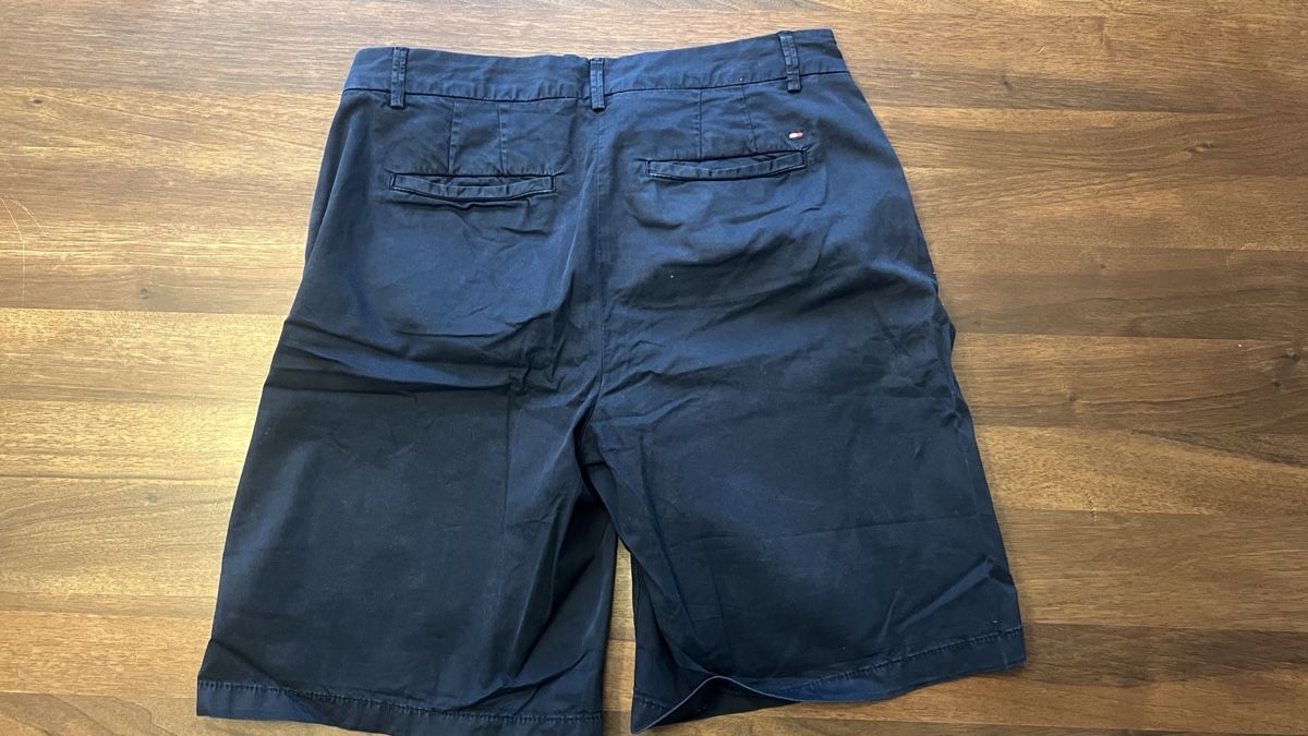 Tommy Hilfiger Pantaloni: Tommy Hilifer Shorts Gr. 38 dunkelblau – Usato da Tagelswangen venduto da Bomu 2