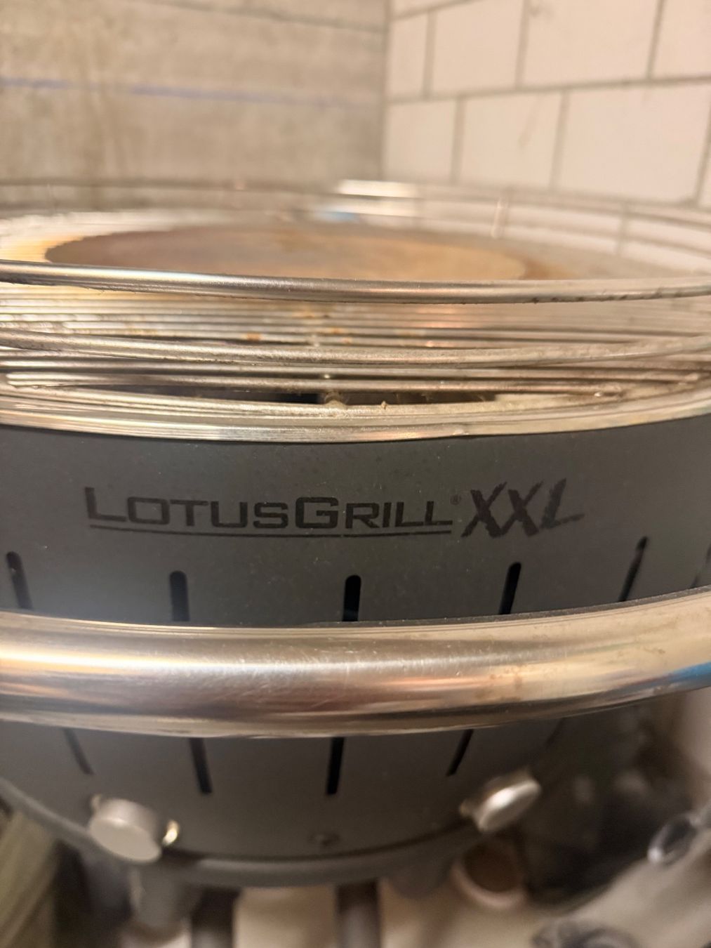 Lotusgrill Grills: Lotusgrill XXL Anthrazit – Gebraucht aus Bachenbülach von DominicC