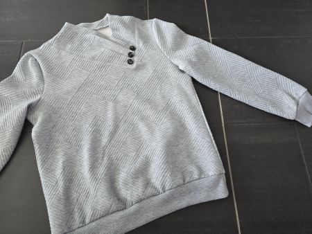 Trendiger Pullover in Grau mit Knöpfen, Grösse S-M