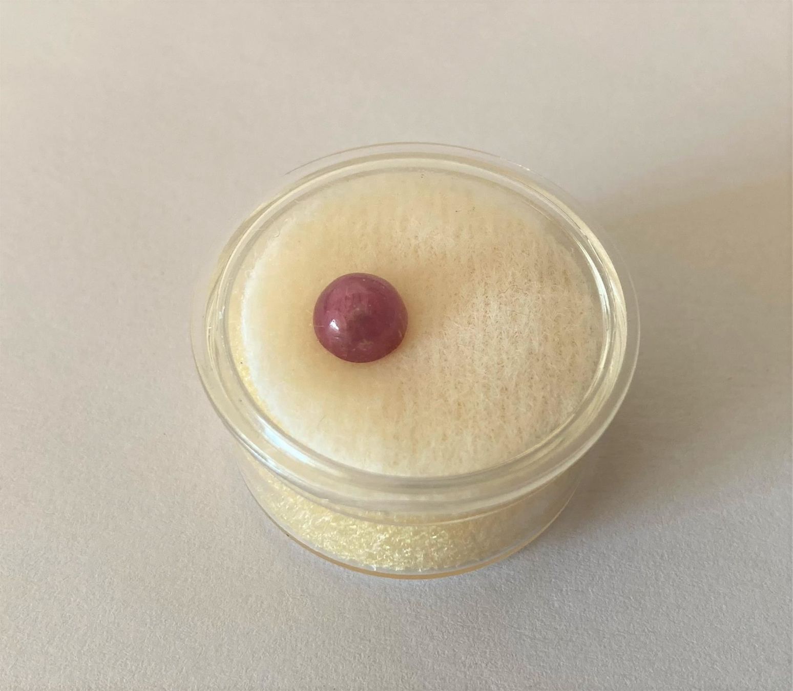 Edelsteine: Cabochon rond Rubis 2,14 ct / Rubin – Neu und originalverpackt aus Goumoens-la-Ville von brandonv