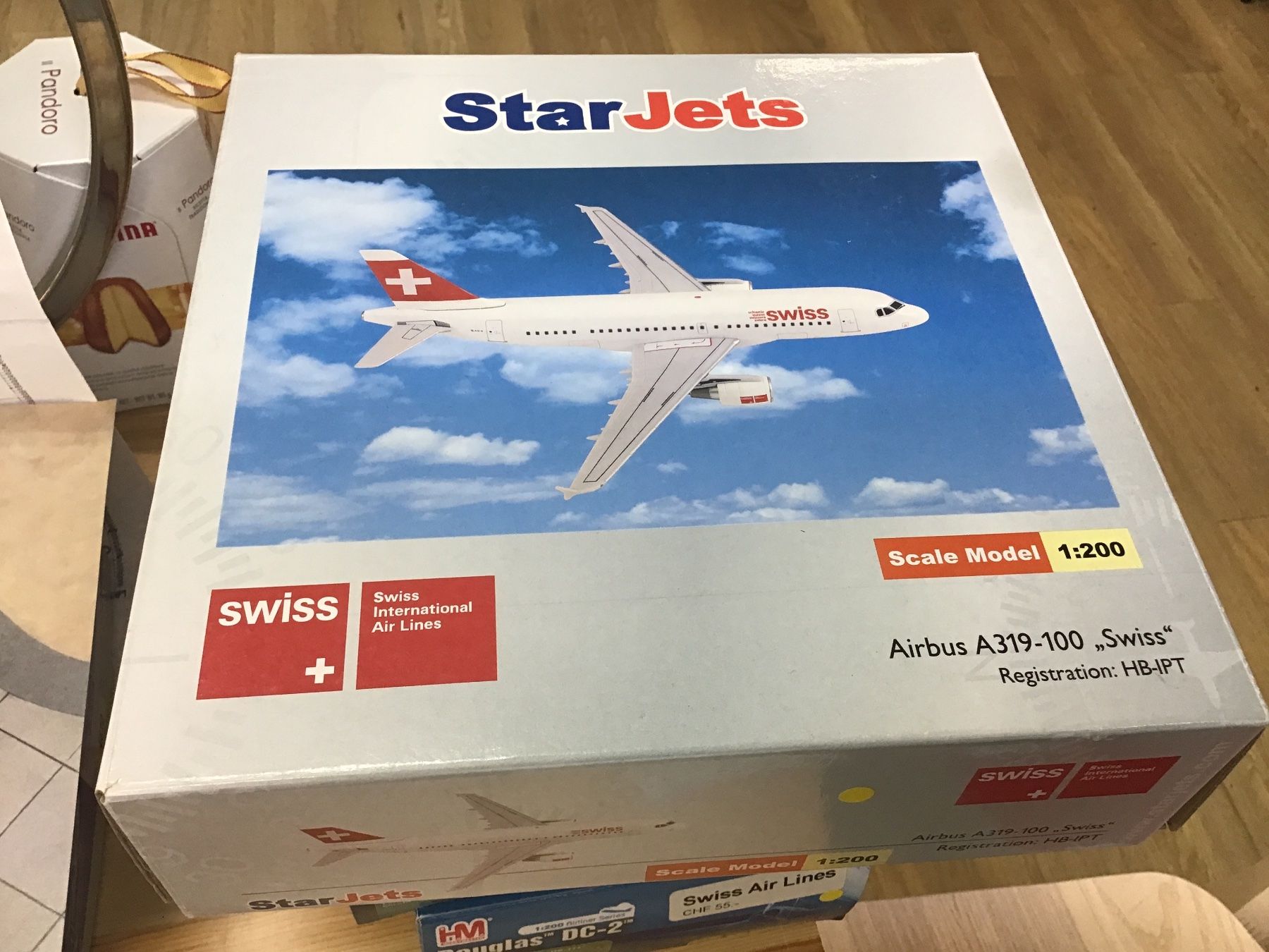 Swiss Kit di modellismo & Modellini statici: Swiss Airbus A319 Flugzeugmodell -1:200 – Usato da Männedorf venduto da Modelle-aller-Art 4