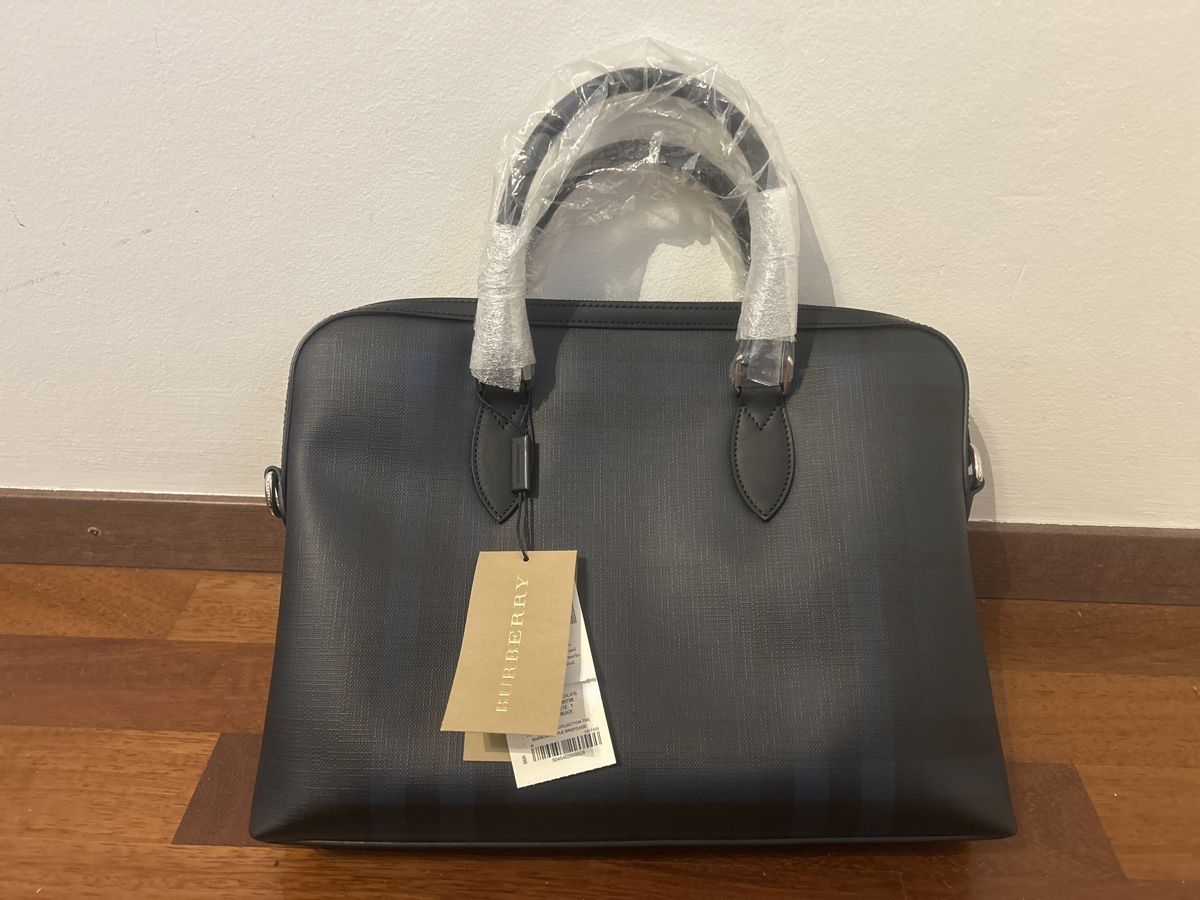 Burberry Valigie & Borse: Burberry barrow briefcase - NEW – Nuovo e nell'imballaggio originale da Montreux venduto da kingfisherbeach