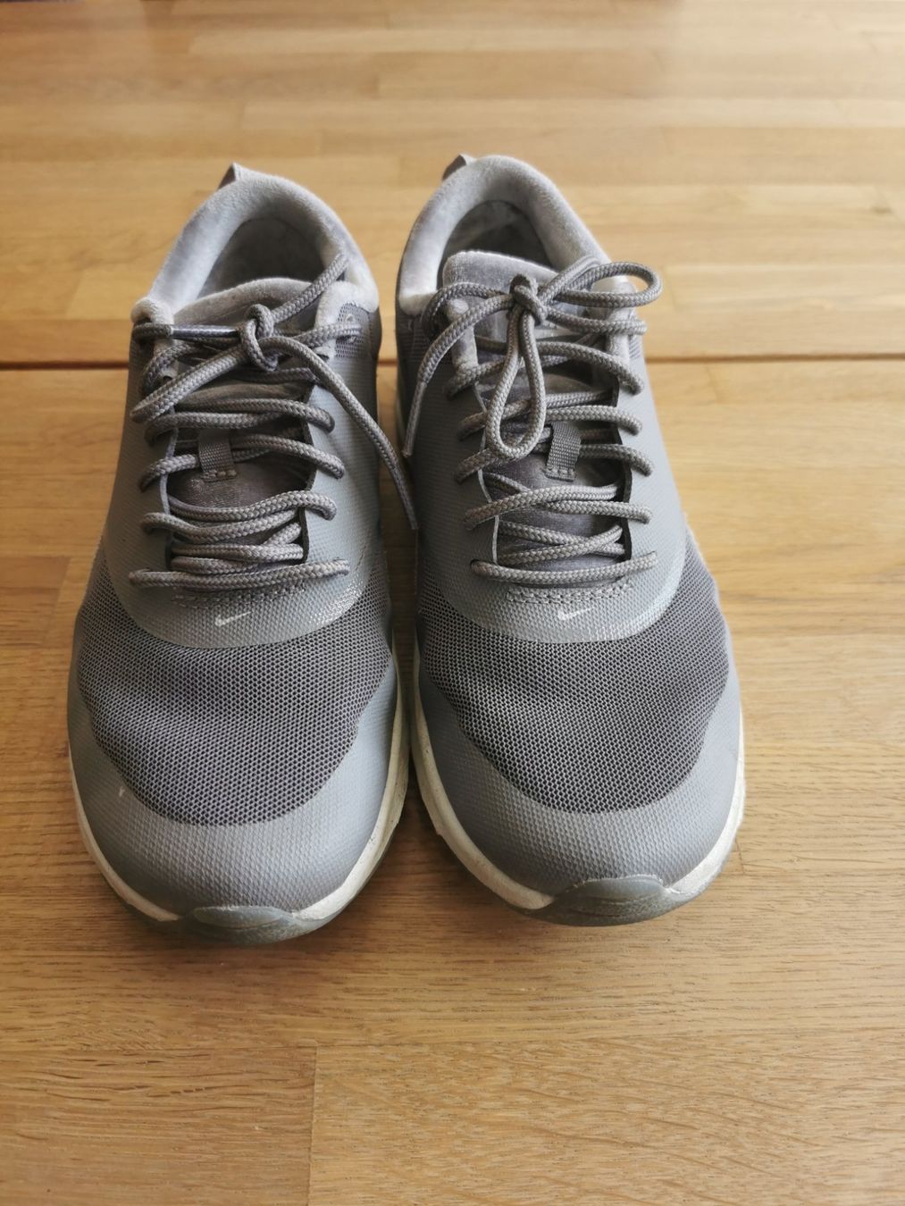 Nike Scarpe da donna: Nike Sneaker Grösse 38 grau – Usato da Gunzgen venduto da 0Aurin0 1