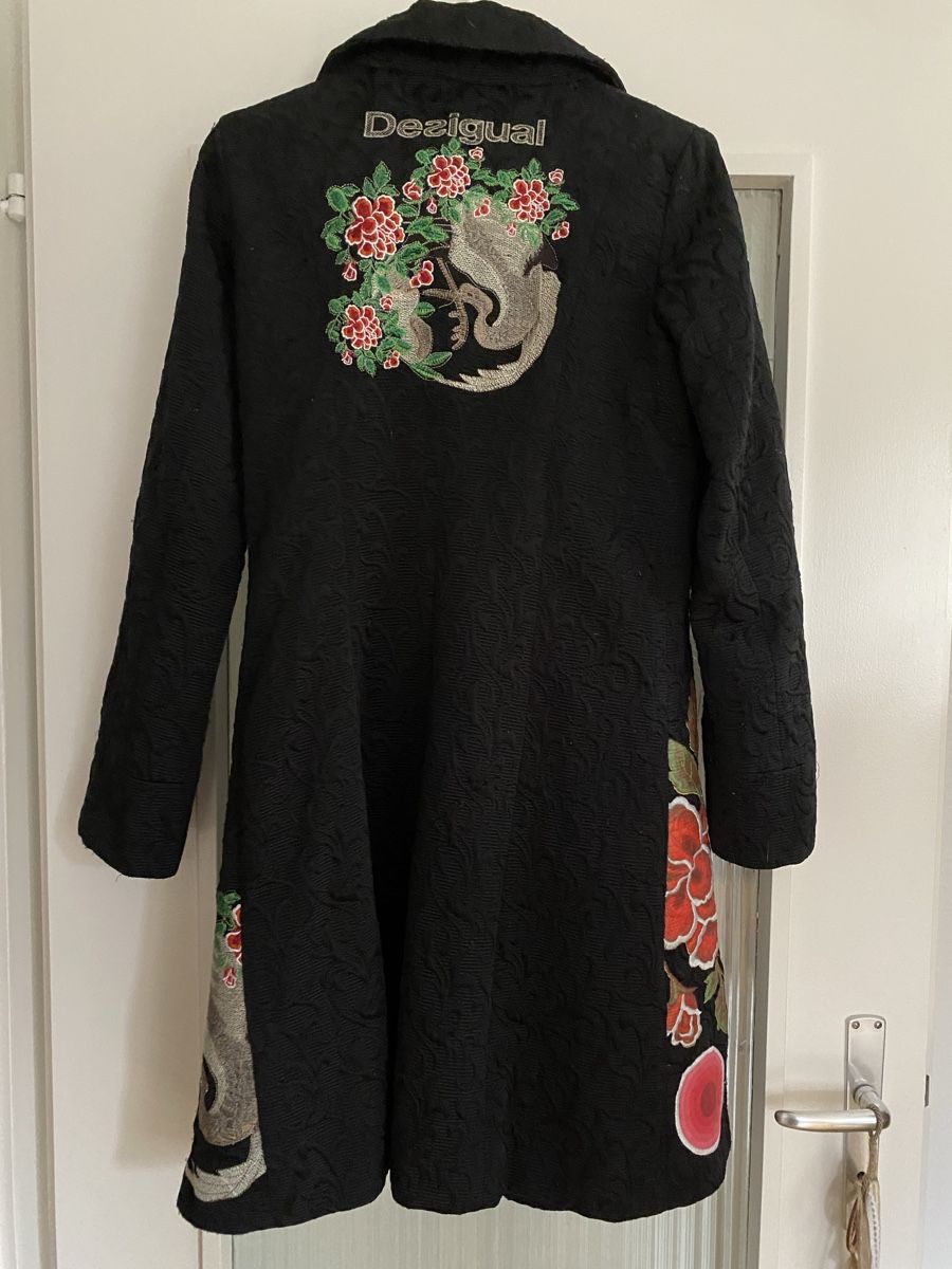 Desigual Cappotti: Wunderschöner Desigual-Mantel – Usato da Sissach venduto da Seraphine1 1