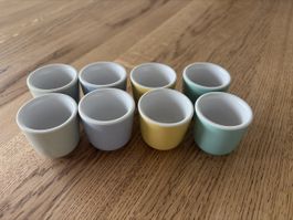 Eierbecher in vier Farben 