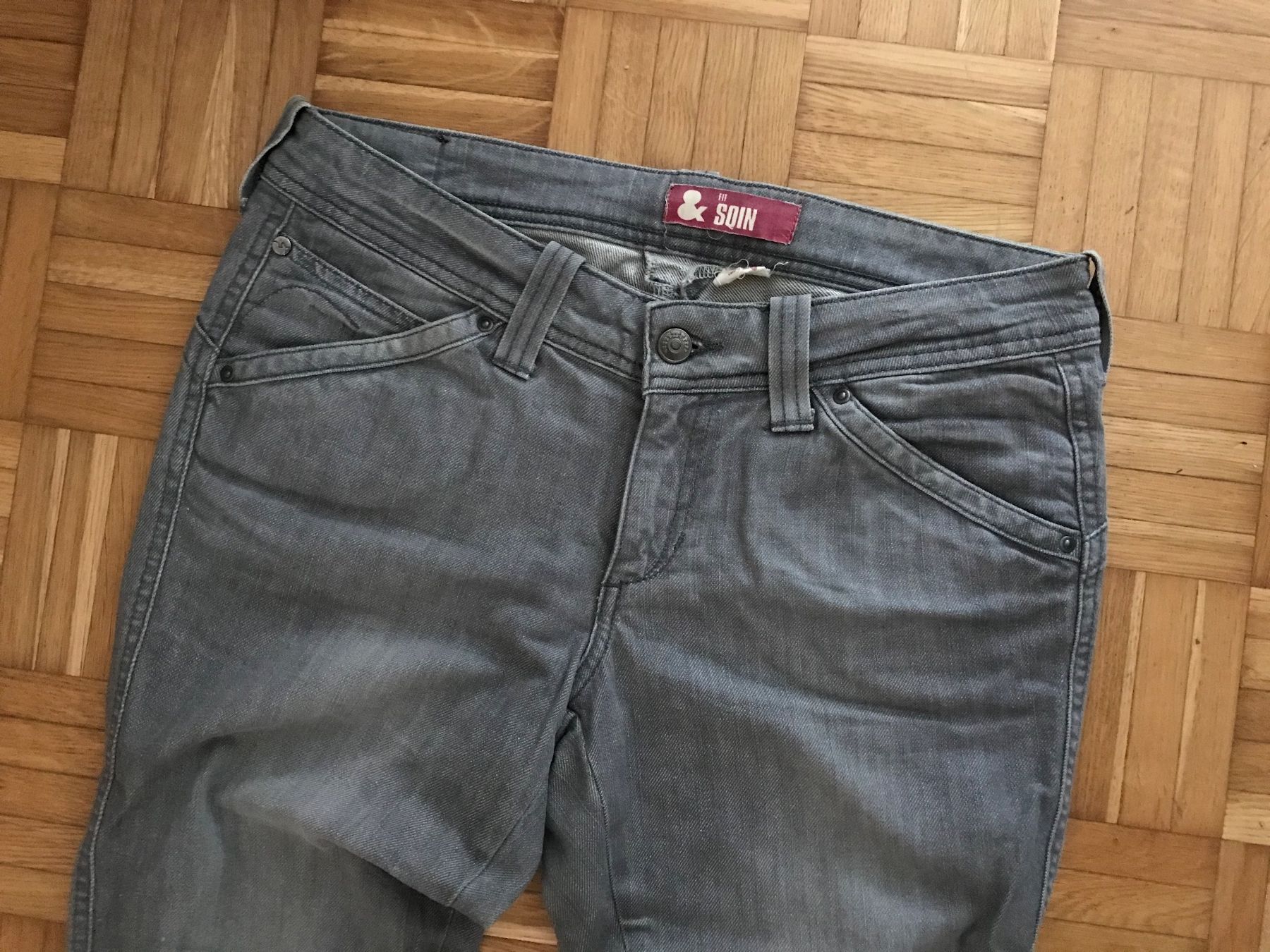 H&M Jeans: Jeans Hose von H&M Grösse 29 grau – Usato da Emmenbrücke venduto da Hathor123 2