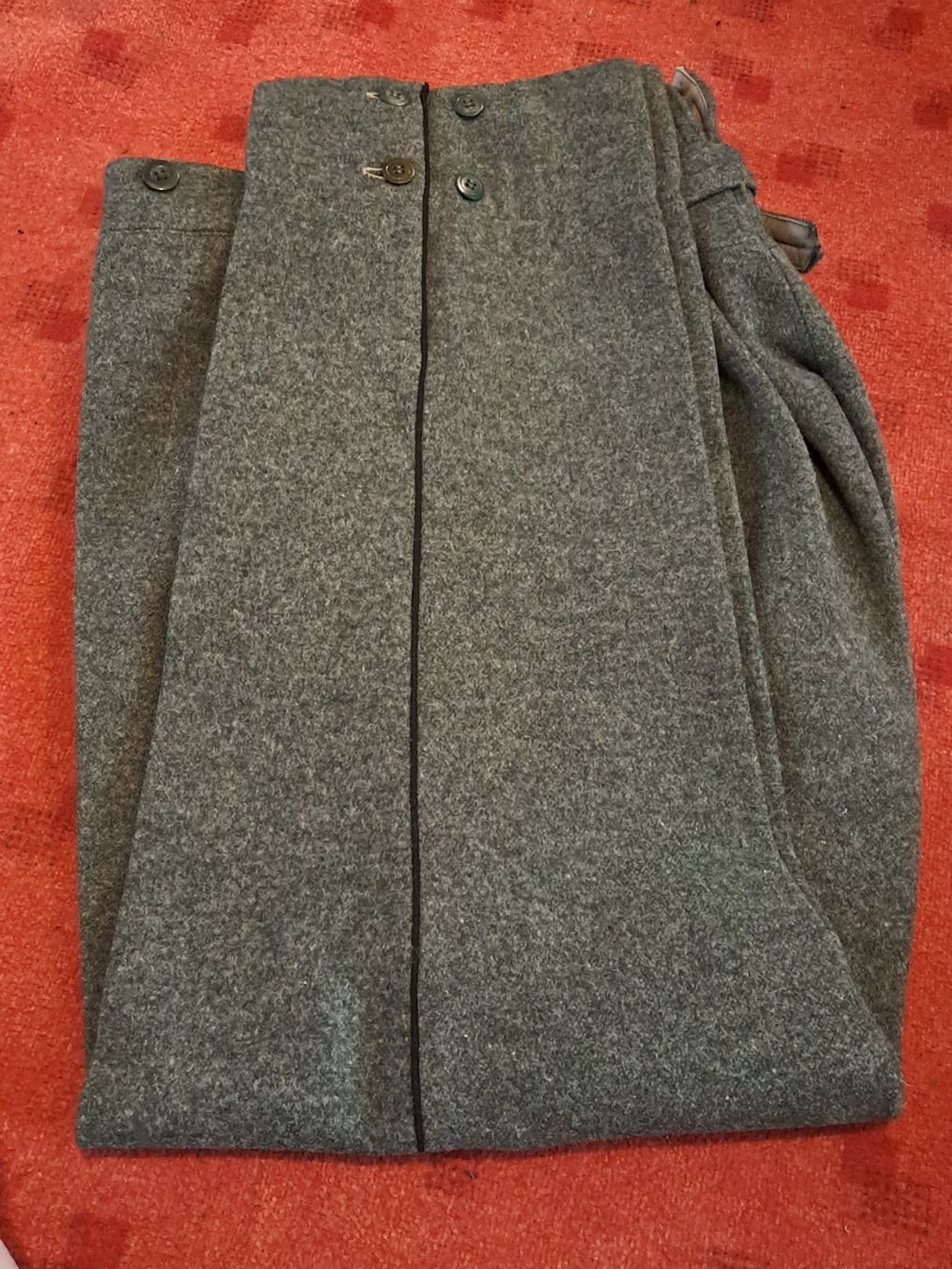 Schweizer Armee Uniformi: Tannige Uniform Hose 2.Weltkrieg,  Gr. 72 / 46 – Usato da St.Gallen venduto da Infanteriewerk