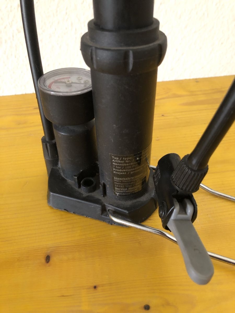 Pompe: Fuss Pumpe – Usato da Riehen venduto da Love-and-Peace 7