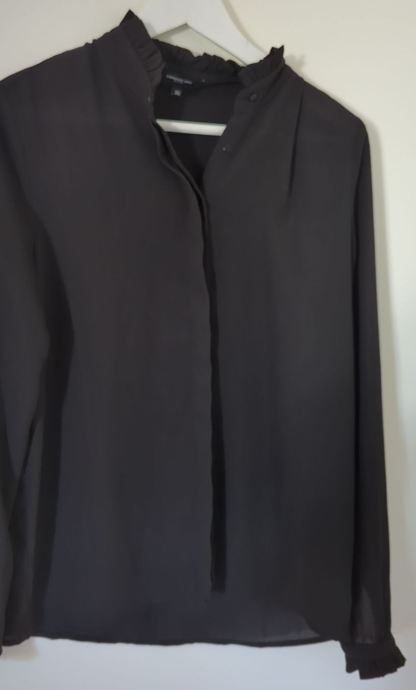 Blusen: Schwarze Bluse mit Rüschen Gr. 36 – Gebraucht aus Neuheim von sh0_gbz7