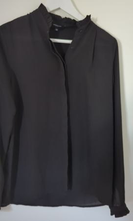 Schwarze Bluse mit Rüschen Gr. 36
