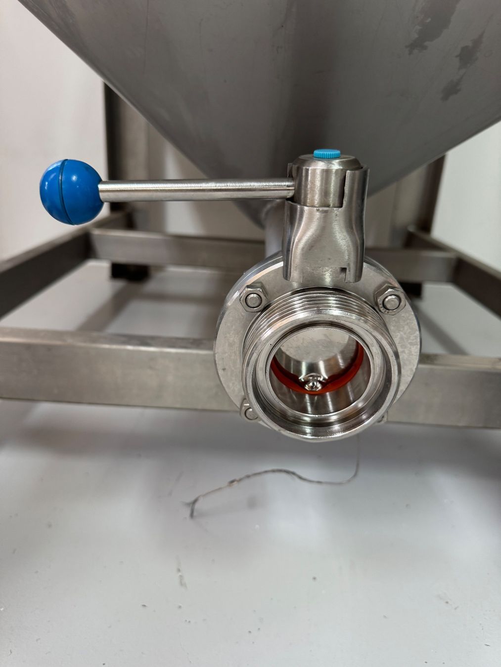 Accessori per altri veicoli: Edelstahltank / Dieseltank 1000L – Usato da Dietlikon venduto da HighspeedUmzug 5
