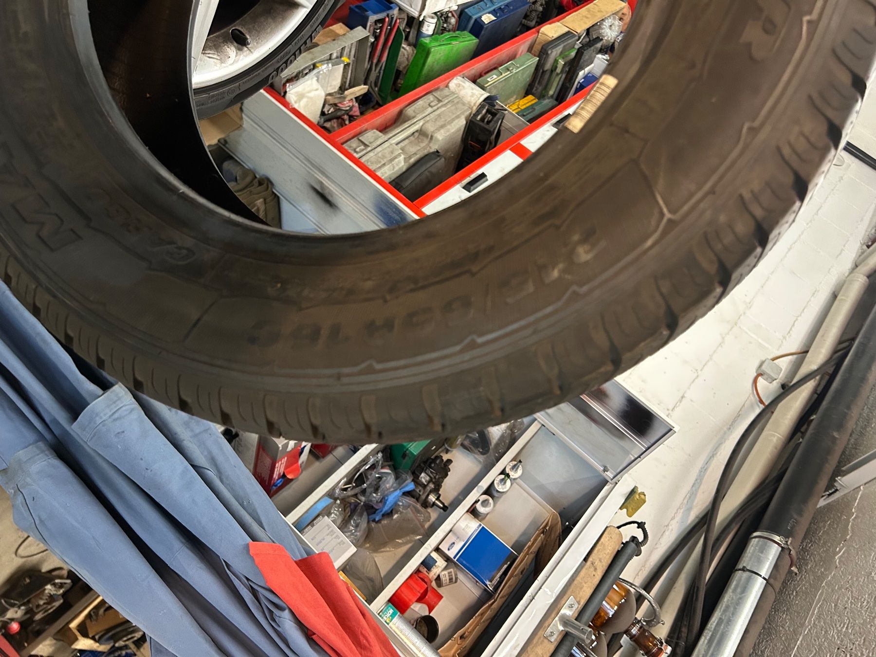 Goodyear Pneus & Kompletträder: 215/65 R16C Goodyear – Gebraucht aus Haldenstein von albert94 1