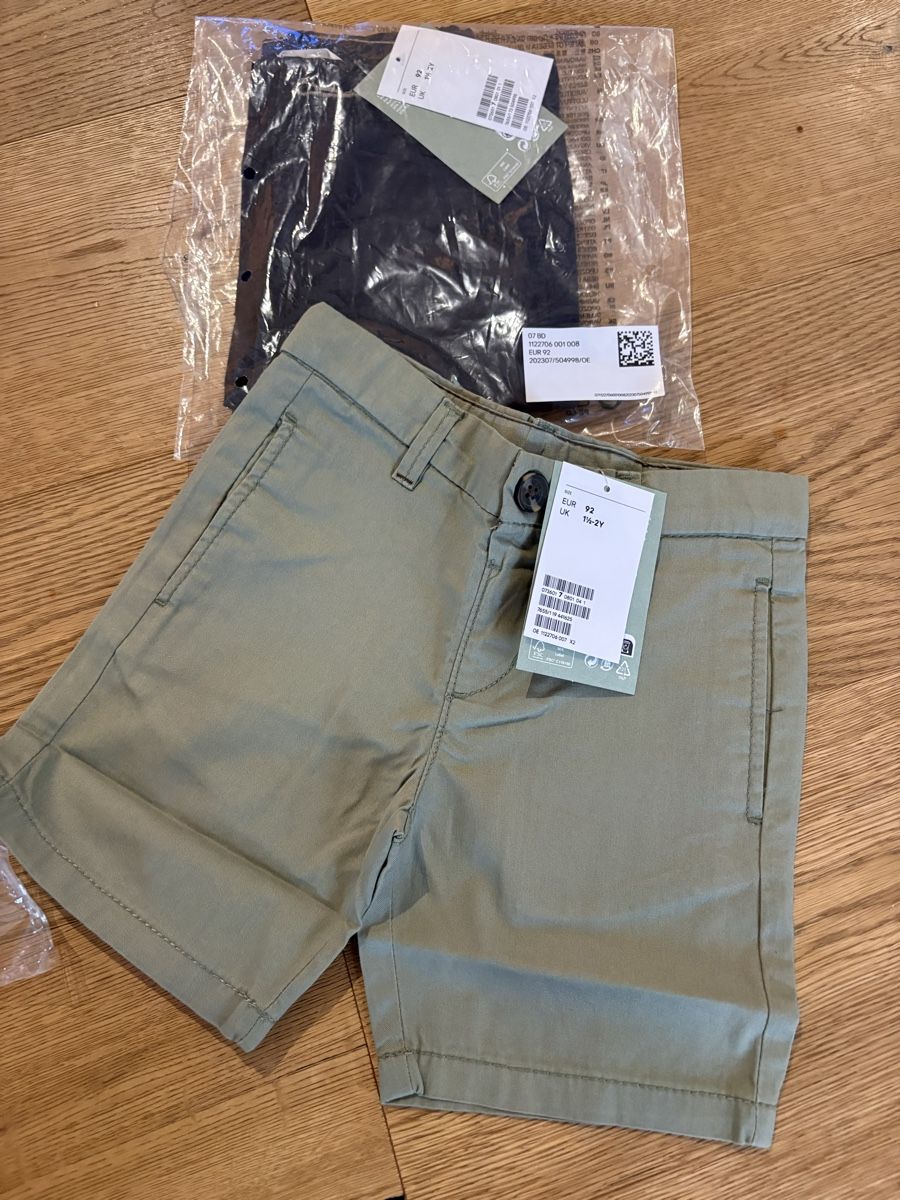 H&M Hosen: 2 kurze Hose Chino Gr. 92 – Neu und originalverpackt aus Serneus von bragi
