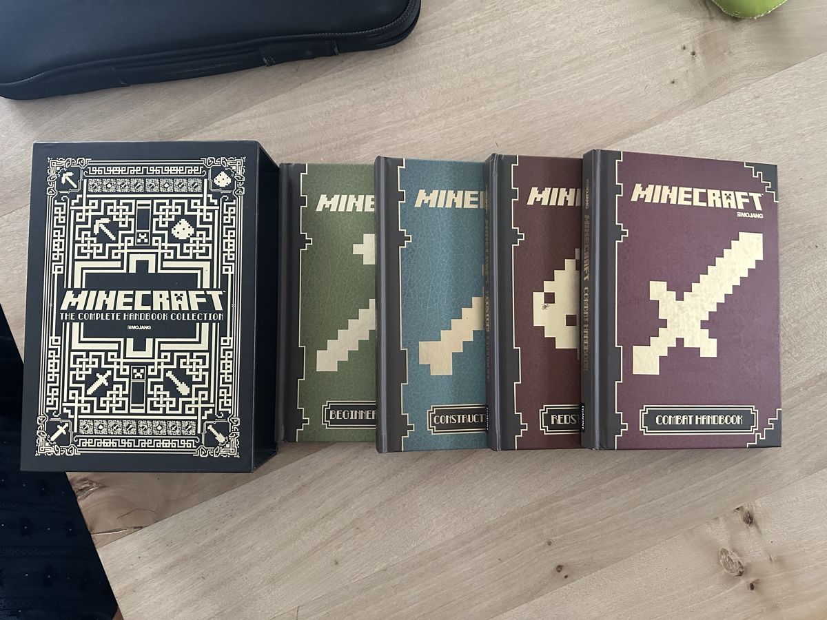 Bücher: Minecraft Handbook Collection  – Neu (gemäss Beschreibung) aus Bern von Yaleh