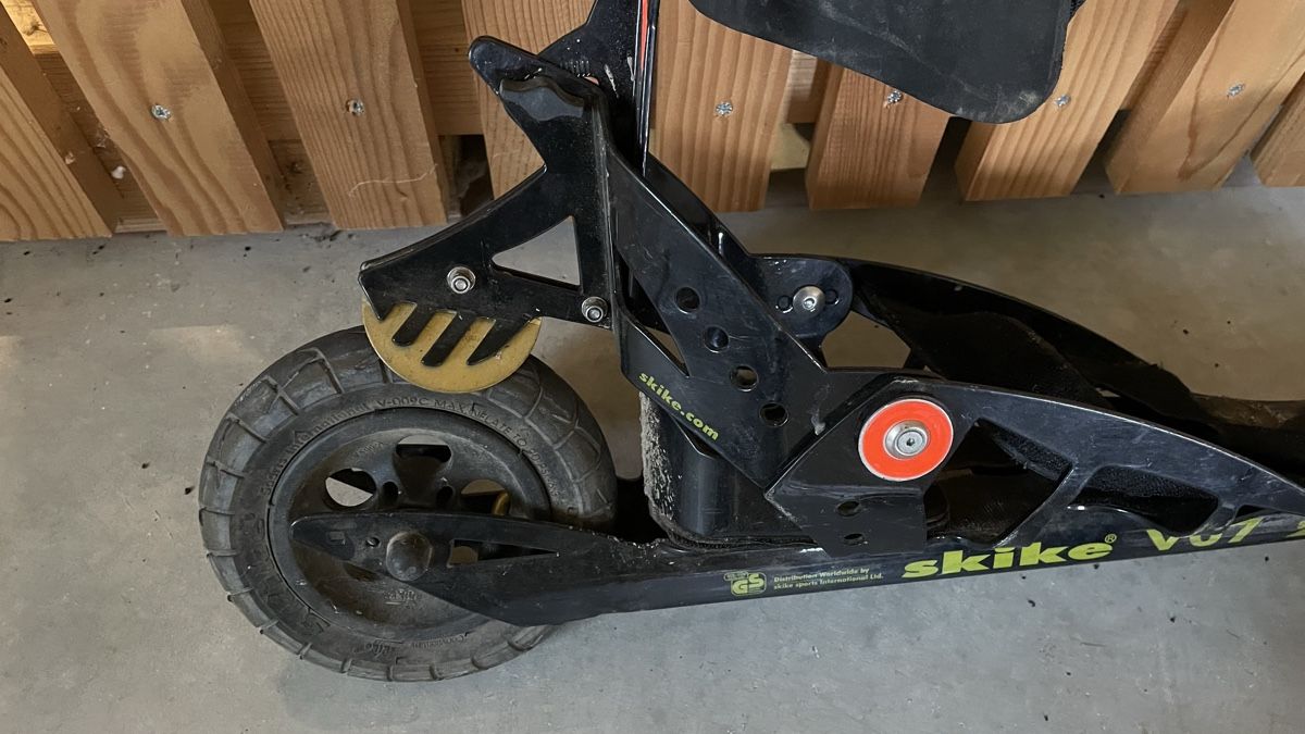 Sci: Skike V07 Plus + bâtons Leki + 2 roues neuves – Usato da Vuarrens venduto da Pipaps 2