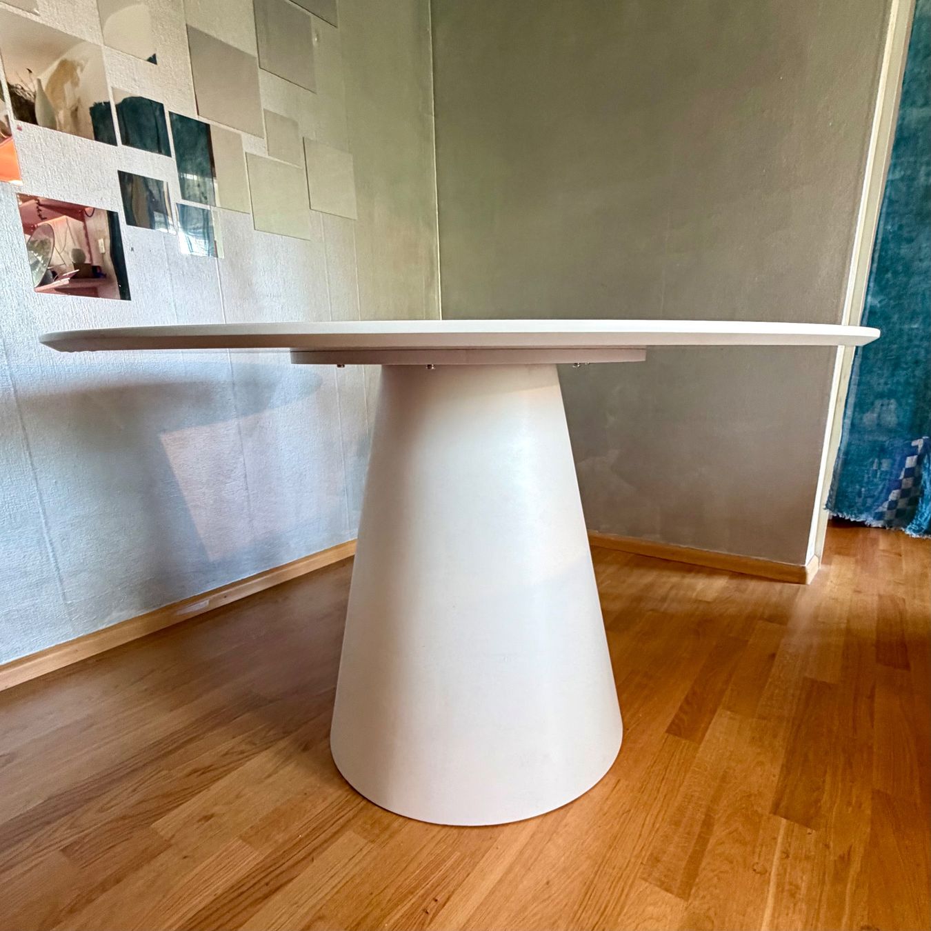 Tische: Tisch, weiss, rund 120cm – Gebraucht aus Basel von La-Verkauft 1