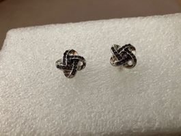 Elegante Ohrstecker mit lilafarbenen Strasssteinchen