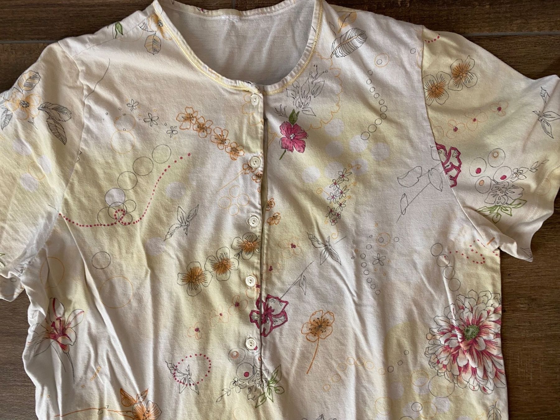 Negligees & Pigiami: Nachthemd Blumen kurzarm gelb Gr. 42 – Usato da Pratteln venduto da a23_j2gs 3