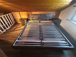 Holzbett mit dunkler Optik 2x Lattenrost 2x Nachttisch 180cm
