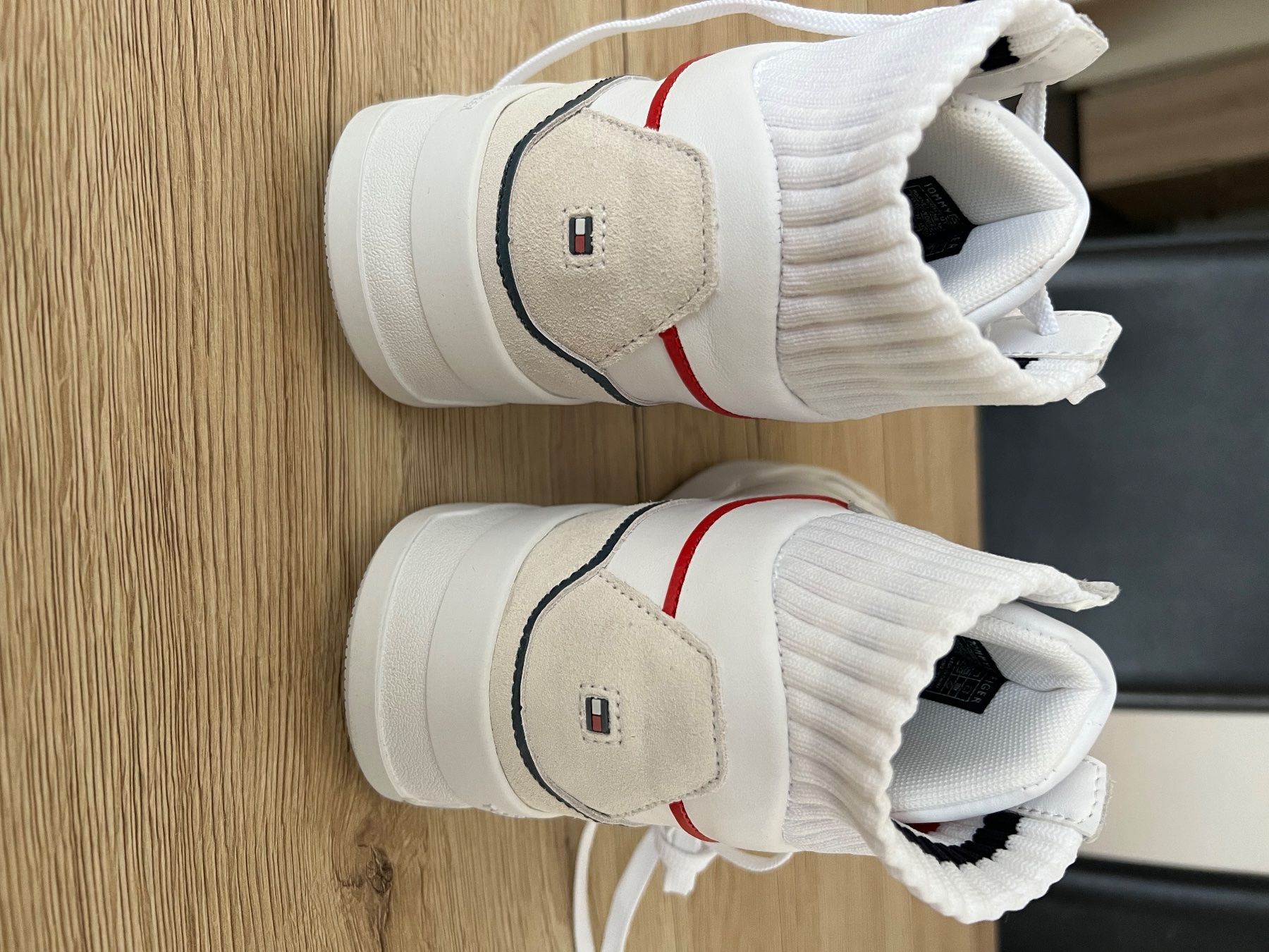 Tommy Hilfiger Scarpe da donna: Sneakers Tommy Hilfiger – Nuovo (secondo la descrizione) da La Chaux-de-Fonds venduto da GabrielaKlein 1