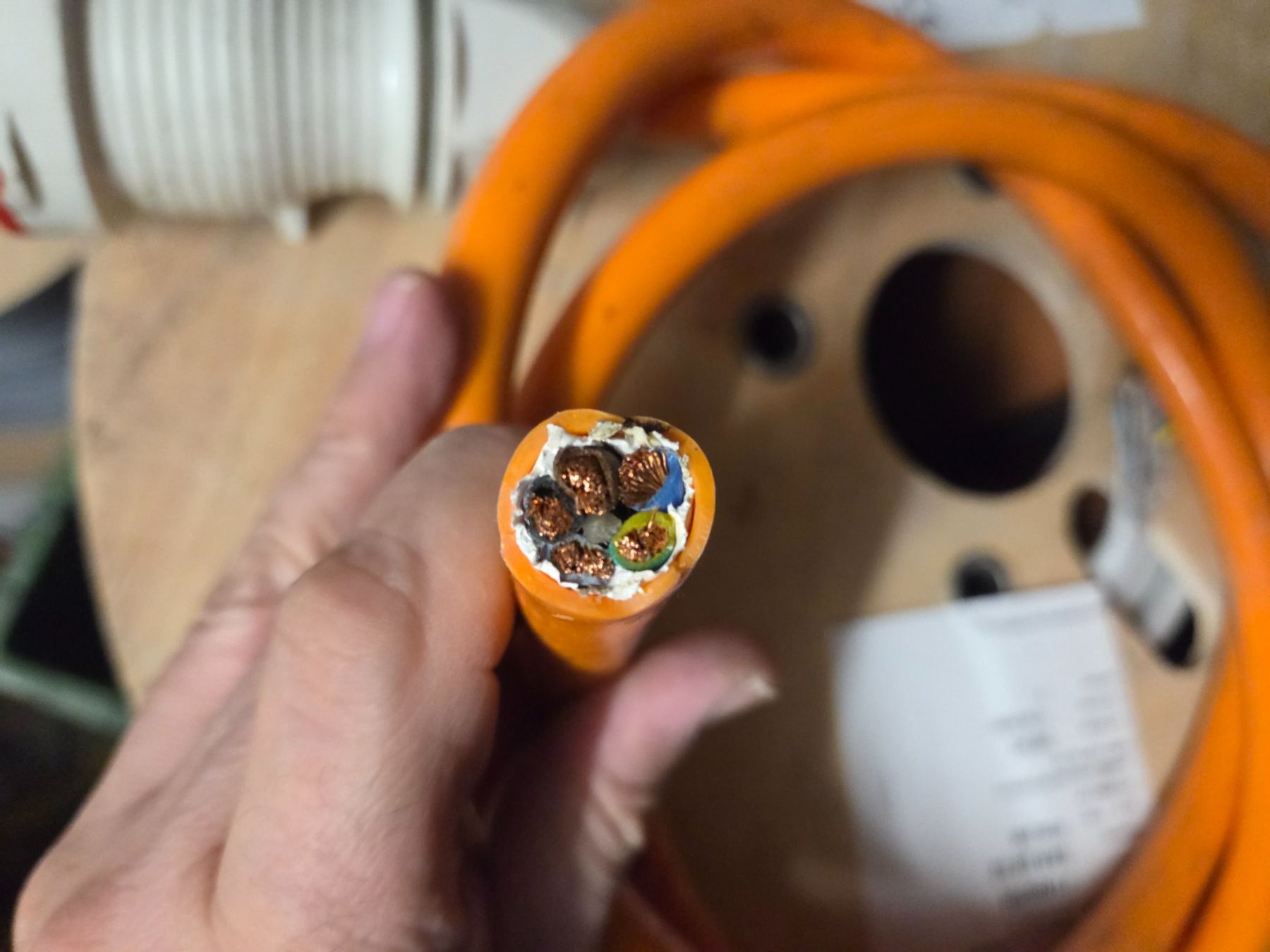 Cavi: Netzkabel CEE 32a 2.3m  Anschlusskabel 400V Stromkabel – Usato da Zürich venduto da Alibaba1234 4