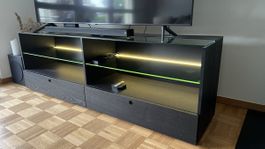 Fernsehmöbel von Ikea mit Beleuchtung