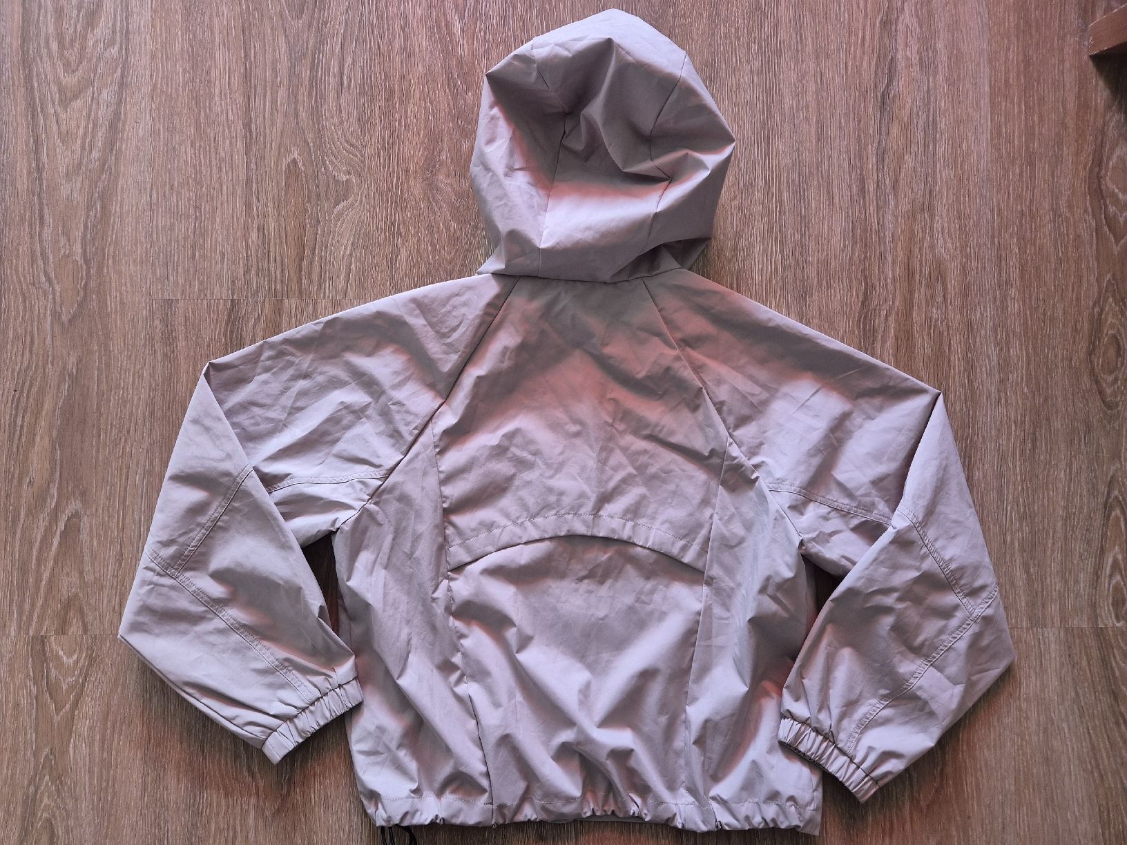 Giacche: Lightweight hooded jacket. Perfect for spring weather! – Usato da Zürich venduto da sha_rxc8 1