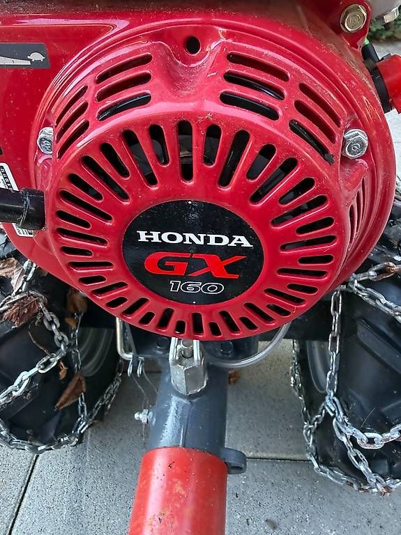 Déneigement: Mono Schneeräumgerät mit Honda GX 160, Schild und Ketten – D'occasion à Steffisburg par and_6q2b 2