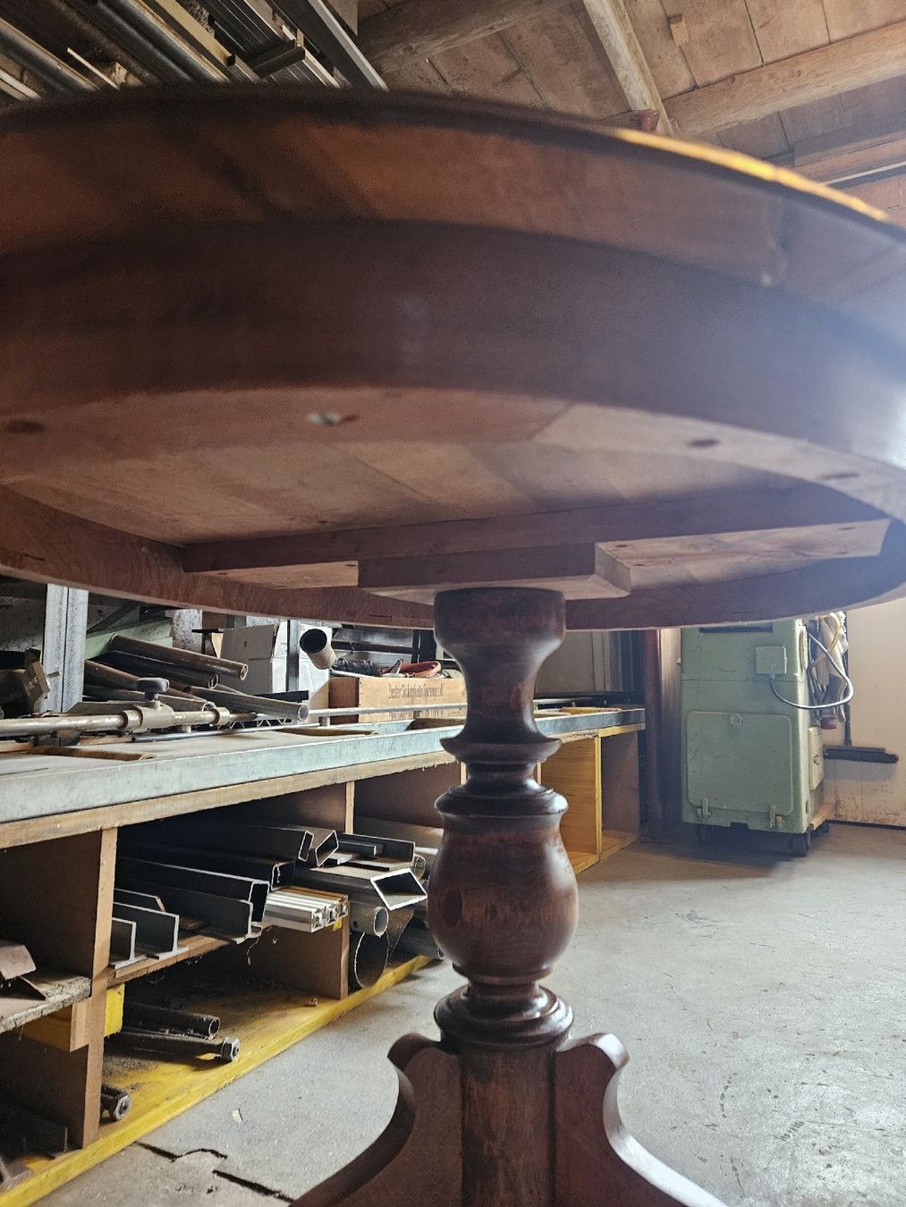 Articoli in legno: Schöner antiker ovaler Nussbaumtisch – Usato da Schafisheim venduto da BananeBoris 1