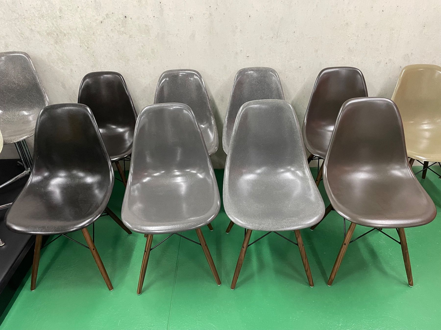 Eames Sedie: Eames Side Chair Ocker light – Usato da ipsach venduto da Latigo 9