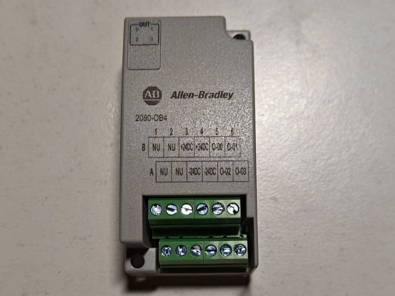 Componenti elettronici: Allen-Bradley Micro800 4 Point Source Output – Nuovo (secondo la descrizione) da Safenwil venduto da Tamaria